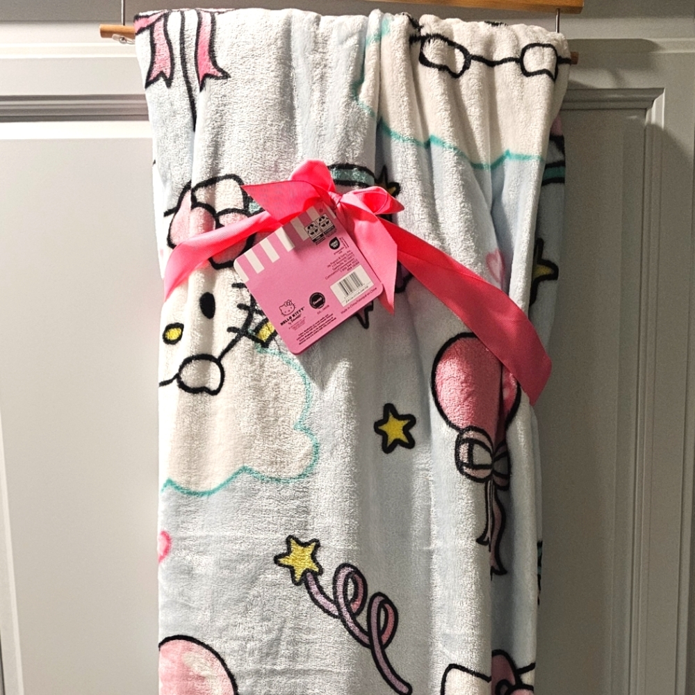 Hello kitty throw